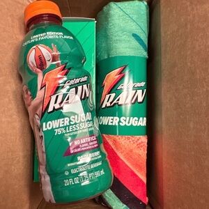 Gatorade Rain Berry Limited Edition
Caitlin Clark & Towel